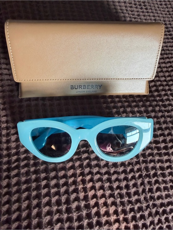 Burberry Meadow Blue Cat Eye Sunglasses, Retro Style, Luxury main image 6